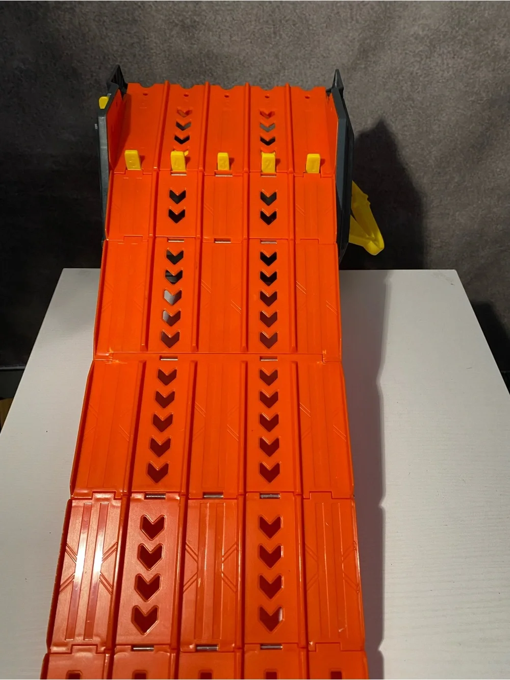 Hot Wheels Track Builder Unlimited Roll Out 8-Lane Raceway Set Playset GYX11